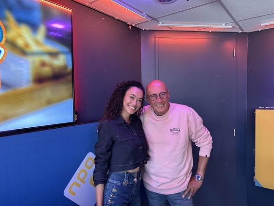 Romy Monteiro brengt akoestische ode aan Whitney Houston