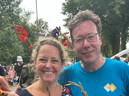 Met Berts partner Karin wordt een speciale editie van Vroeger Of Later gespeeld