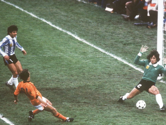 Altijd weer die bal op de paal; Evert ten Napel over het trauma van het WK '78