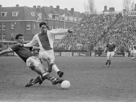 Tien jaar na zijn overlijden: Moco Museum eert 'denker' Johan Cruijff