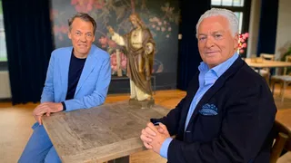 Tijs van den Brink presenteert zijn allerlaatste seizoen van ‘Adieu God?’