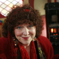 Deze iconische zangeres wordt 80 jaar, stuur ook een kaartje!