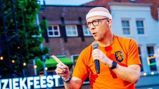 Marcel werkt aan nieuw WK-lied samen met De Doelleazen
