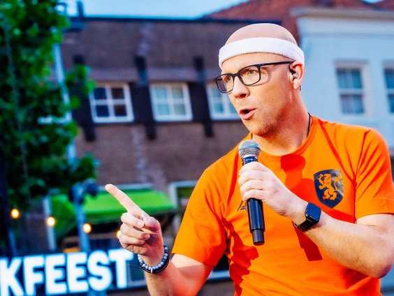 Marcel werkt aan nieuw WK-lied samen met De Doelleazen