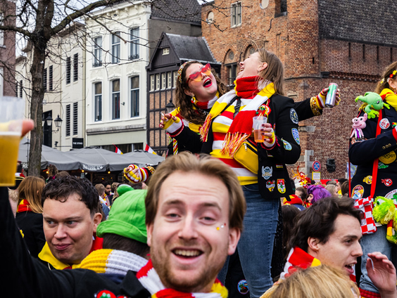 EenVandaag-peiling: twee derde ergert zich aan ‘toeristen’ tijdens carnaval