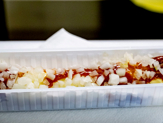 Frikandel krijgt mogelijk standbeeld in Dordrecht: De wereld verloederd en de Frikandel verbroederd”