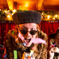 De Kapotte Kachels vechten voor carnavalskraker 'Dikke Pens' in de rechtszaal