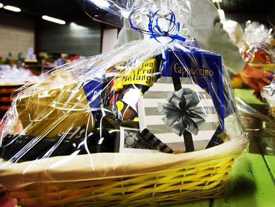 Kerstpakketten worden gevuld met kunst in plaats van soepstengels