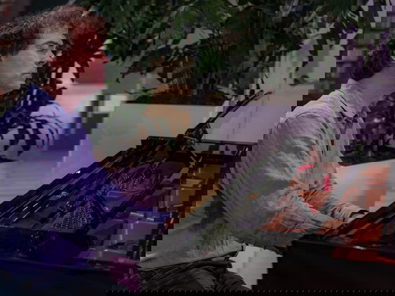 Pianist Paul Lewis speelt live