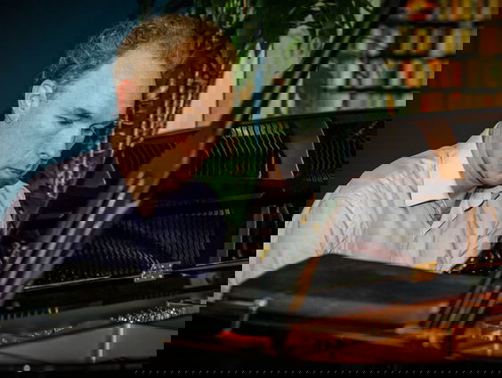 Pianist Ralph van Raat doet beroemd improvisatieconcert Jarrett over