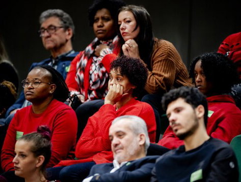 Gedupeerde ouders praten met premier Rutte