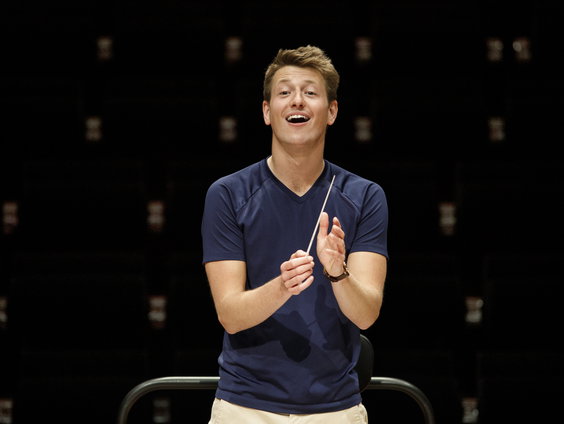 Duncan Ward dirigeert philharmonie zuidnederland in muziek van Haydn, Stravinsky, Milhaud en Fiumara