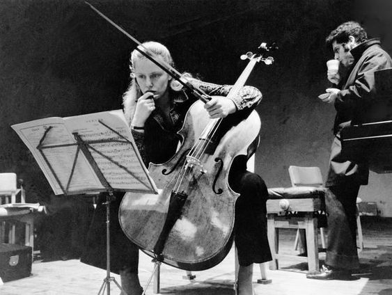 Live: 'We'll never let you down' een voorstelling over celliste Jacqueline du Pré