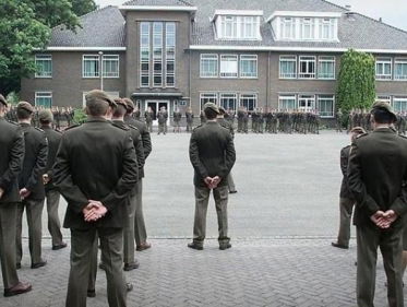 19:13 Gedicht: Desertie, van Mieke van Zonneveld