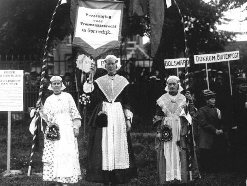 Het vrouwenkiesrecht bestaat honderd jaar