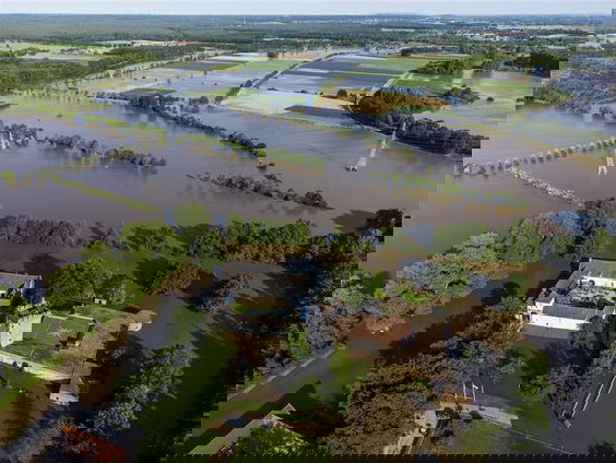 Kasteel Wijlre probeert het hoofd boven water te houden