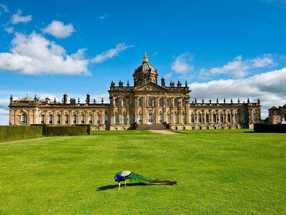 Lekkere Track: The Crown vs Bridgerton