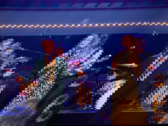 Artiesten zingen voor de zorg