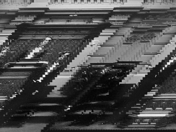 Opium was erbij! Boek: Tussen paranimfen