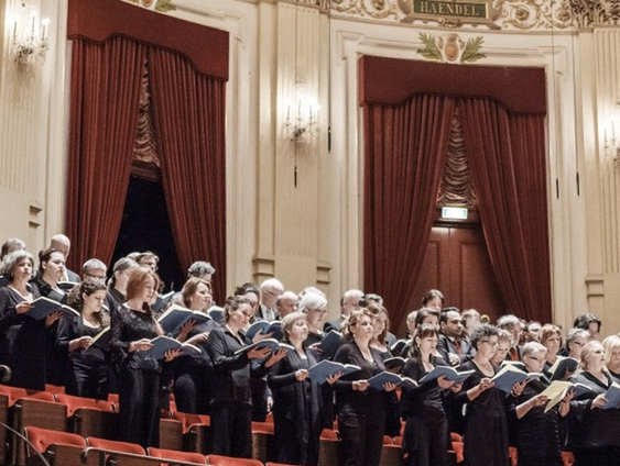 Groot Omroepkoor zingt splinternieuwe UEFA-hymne!