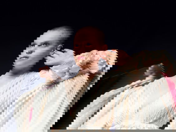 Diamanda Dramm over Up Close concert