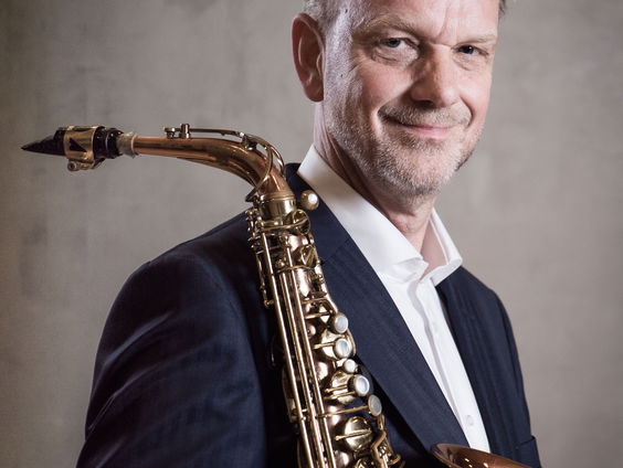 Live bij Dieuwertje: saxofonist Arno Bornkamp