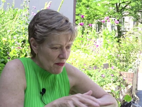 Jacqueline v/h Frederique speelt splinternieuwe preludes