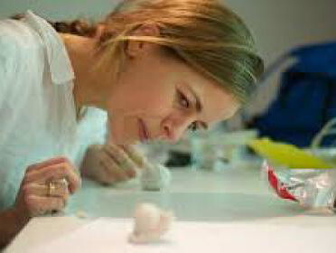 19:05 Poëzie - Misbaar, van Maria Barnas