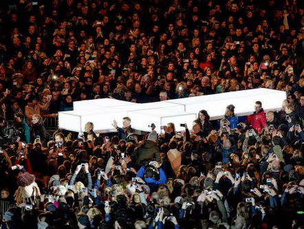 8:15 Vanavond The Passion!