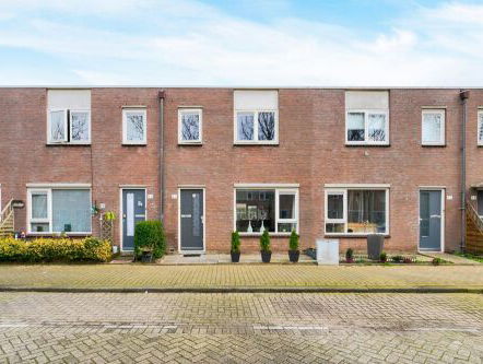 19:13u Gedicht: Gesloten, van Hester Knibbe