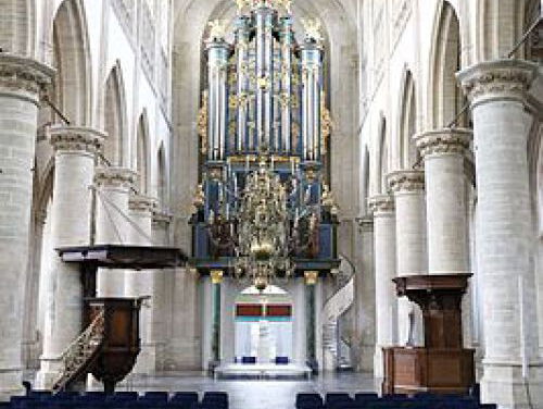 19:05 Gedicht: Onze Lieve Vrouwe Kerk, van Yvonne Né