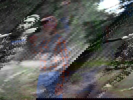 Gedicht: Houthakker in het middaguur, van Les Murray