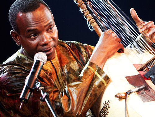 De Grensganger: Kaouding Cissoko door Toumani Diabate, kora