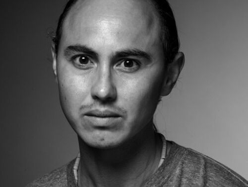 19:05 Gedicht: Wat te antwoorden op een vriendschapsverzoek, van Julian Brolaski