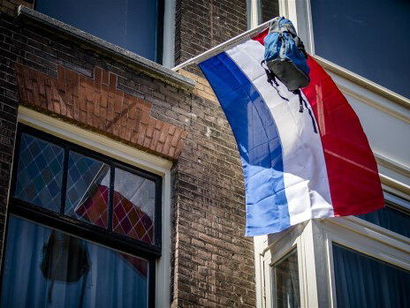 Vlaggen uit voor geslaagden en klimaat