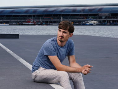 19:15 Gedicht: Schrijven, heel simpel, van Frank Keizer