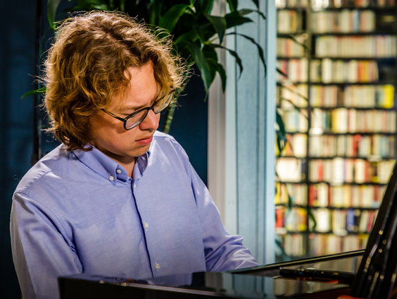 Hannes Minnaar speelt het Pianoconcert van Schumann