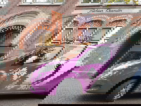 Dieuwertje Blok gaat met de Stembus langs bij Cultuur Kwartier Sneek