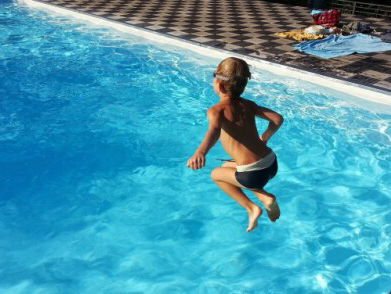 19:13u Gedicht: Liet me argeloos vallen die dag, van Ester Naomi Perquin