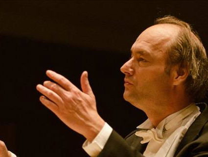 Dirigent Jan Willem de Vriend heeft twee nieuwe orkesten; 'twee uitersten'