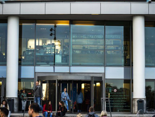 Openbare Bibliotheek Amsterdam bestaat 100 jaar