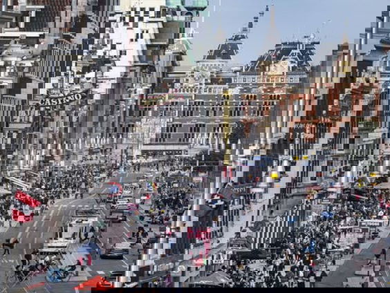 Gedicht: Stad, van Willem van Toorn