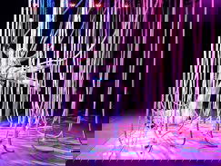 Hollandse Nieuwe! Revolver van Kate Moore, deel III: Restraints