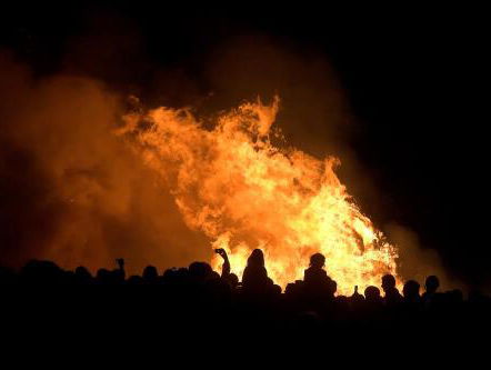 19:05 Gedicht: Vuur, van Mark Strand