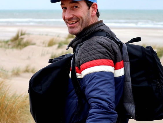 Daan Strang begint zijn eigen Beach Clean-up tour