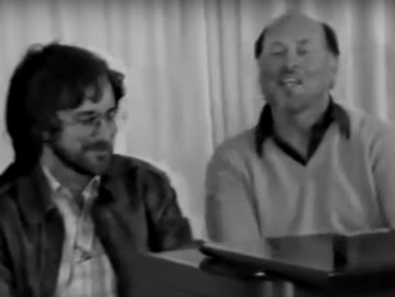 John Williams' twee onmiskenbare noten...