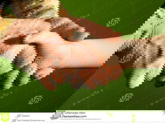 Gedicht: Het lied van de lege stoelen, van Marjolijn van Heemstra