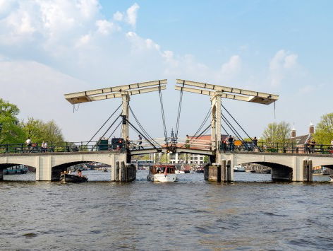 19:13u Gedicht: Het Magerebrugwonder, van K.Michel