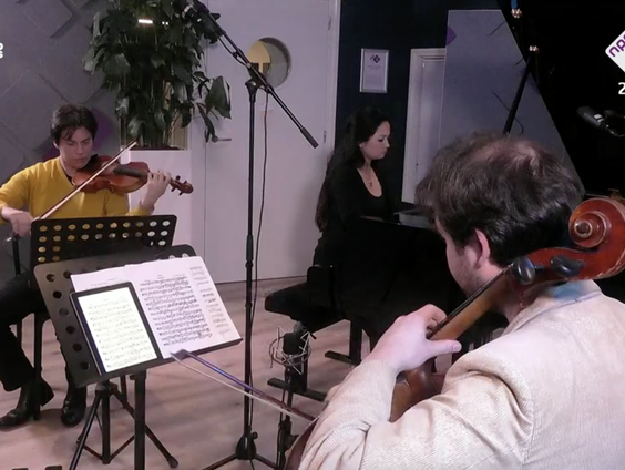 Live in Opium! TRIO 258