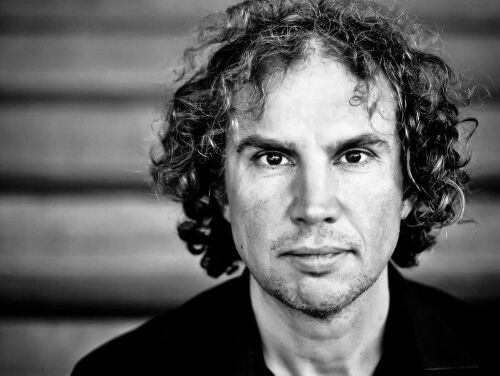 19:05 Gedicht: Nooit wordt iets zo ver vergeten, van Tsead Bruinja